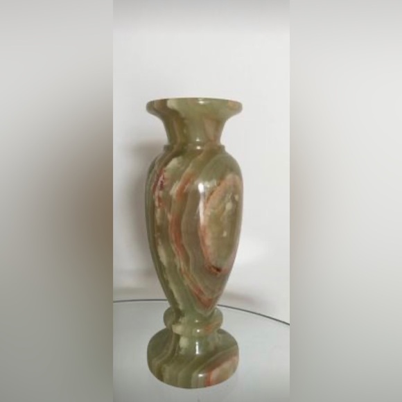 Natural Russian Onyx Vase
8” X 3”
Weight: 3.5 Lb - Picture 1 of 4